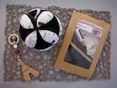 Kit de couture prêt à coudre balle de préhension Montessori prêt à coudre diy avec ou sans grelot bébé Cadeau Noel, naissance, maman